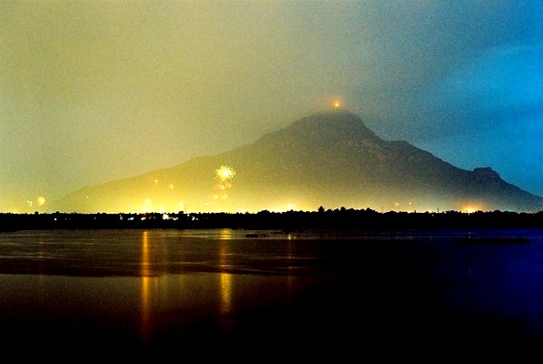 Szent Lélek= Szerelem – kettő helyett fűteni a kazánt.