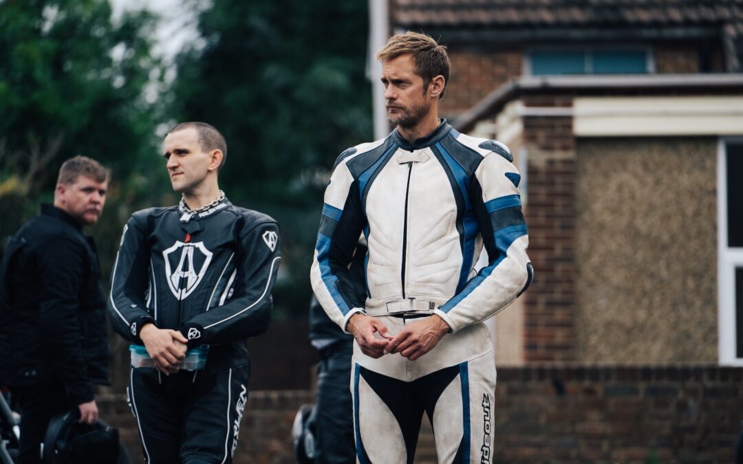 BDSM, mint spirituális út – Harry Lighton: A szerelem fáj/Pillion című filmje